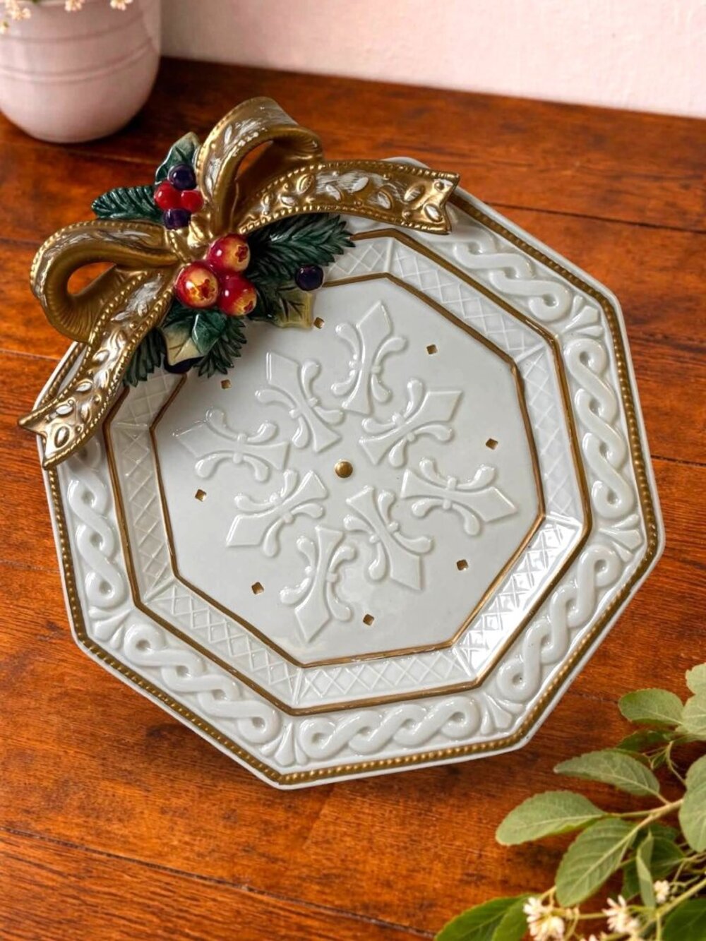 Fitz & Floyd Fine Ceramic Christmas Serving/Canape Plate Octagonal Snowy Woods